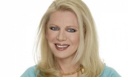 Έξαλλη η Έλενα Ακρίτα με τους βανδαλισμούς στο μνημείο του πατέρα της!