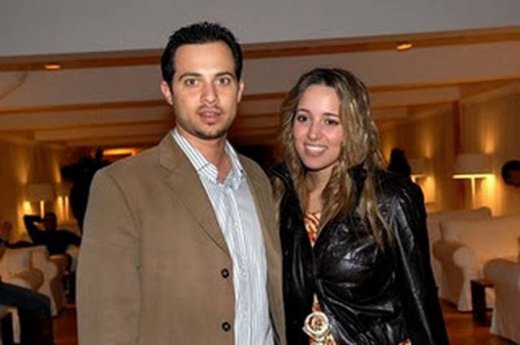 Η… καλή νοικοκυρά Καλομοίρα, φτιάχνει κουραμπιέδες και μελομακάρονα