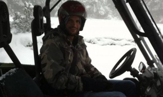 Άστον Κούτσερ: Μετά τα μπουζούκια στην… Αράχωβα