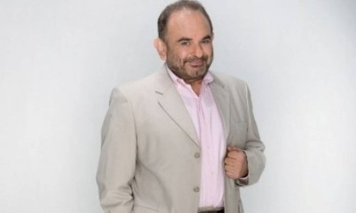 Ο Σάκης Μπουλάς είναι… «Daddy Cool»