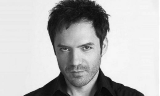 Θάνος Καλλίρης: «Θα ήθελα να κάνω ντουέτο με την Έλενα Παπαρίζου»