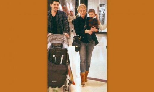Μαρία Φραγκάκη: Βόλτα με τον σύζυγο και το παιδί τους