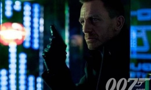 James Bond: Ο Daniel Craig πήρε το όπλο του