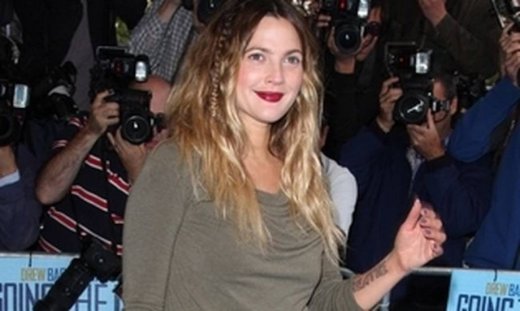 Drew Barrymore: Έκανε τατουάζ τη λέξη «αναπνέω»