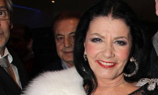 Ζωζώ Σαπουντζάκη: «Τραβούσα τα μαλλιά μου για να φαίνονται πιο μακριά»