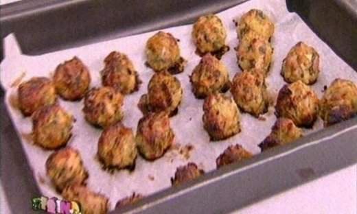 Πικάντικα κεφτεδάκια κοτόπουλου από τον Άκη Πετρετζίκη