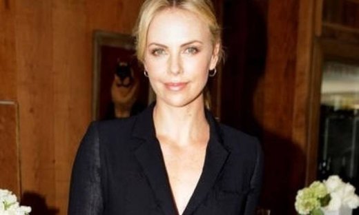 Οι λεπτομέρειες για την υιοθεσία της Charlize Theron