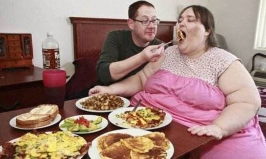 Όνειρό της είναι να γίνει 730 κιλά!