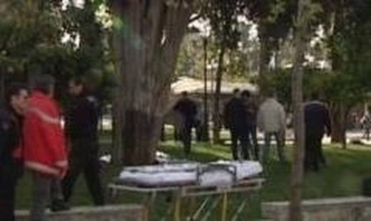 ΕΚΤΑΚΤΟ: Αυτοκτόνησε στην Πλατεία Συντάγματος!