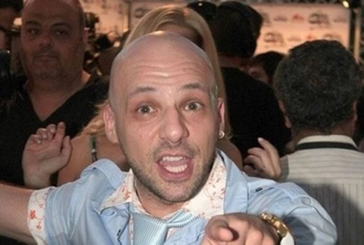 Νίκος Μουτσινάς: Χρωστάει εδώ και δύο χρόνια σε μεταφορέα 350 ευρώ για την μετακόμιση της μαμάς του!!! (Nassos Blog)