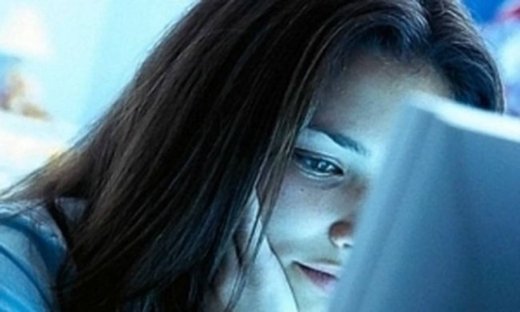 Νέα έρευνα επιβεβαιώνει ότι το Facebook είναι εθιστικό