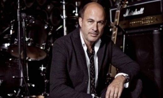 Ο διάσημος σχεδιαστής και προπαγανδιστής του Νεοϋορκέζικου στυλ, John Varvatos, θέλει να κάψεις τα παπούτσια σου