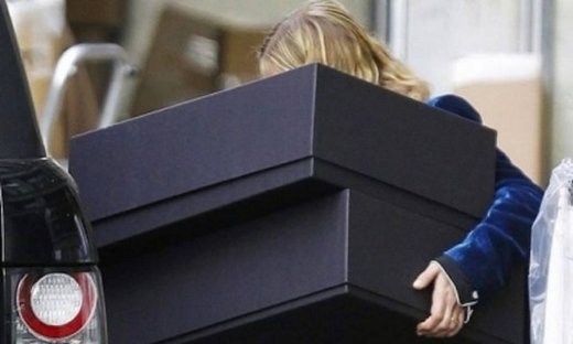 Το κουίζ της ημέρας: ποια κρύβεται πίσω από τις κούτες;