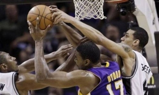 Διπλό για Λέικερς στο Σαν Αντόνιο