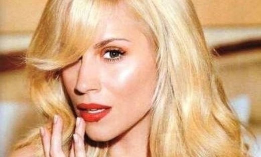 Oι Πασχαλινές ευχές της Νάντιας Μπουλέ