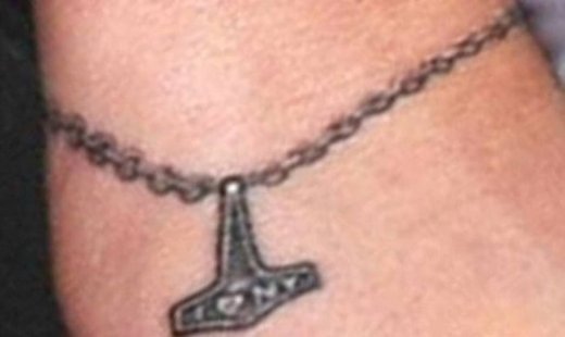 Το νέο τατουάζ της…