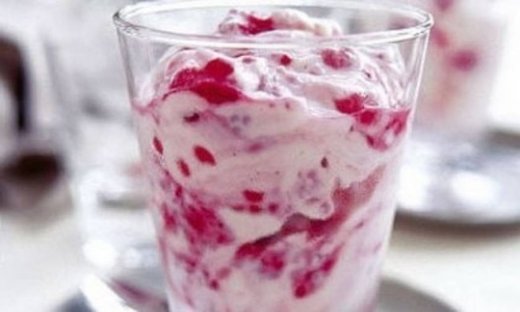 Τέλειο φρουτένιο επιδόρπιο με τυρί και δημητριακά