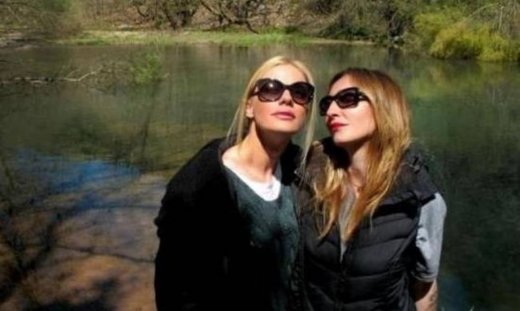 Ζέτα Μακρυπούλια: Κοντά στη φύση με φίλους και όχι με τον Χατζηγιάννη! (φωτό)