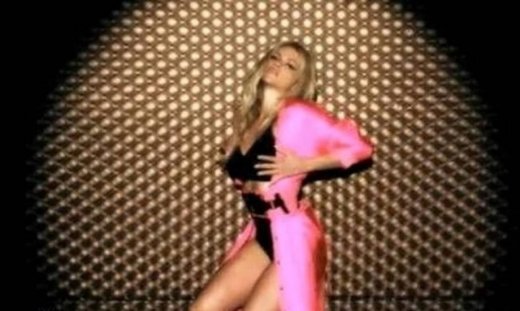 Δείτε τη Νάταλι Θάνου να… αγγίζει τον εαυτό της!