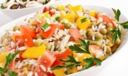 Καλοκαιρινή τονοσαλάτα με ρύζι και αυγό