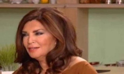 Μιμή Ντενίση: «Όταν έκανα τη Μπουμπουλίνα ήμουν πασέ… τώρα ο Λαζόπουλος που ντύνεται τσολιάς δεν είναι πασέ;»