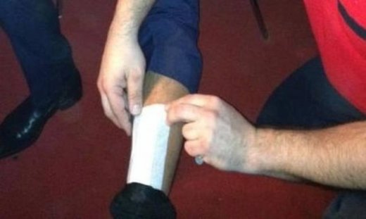 Ατύχημα στο πλατό εκπομπής για πολύ γνωστό Έλληνα παρουσιαστή (Φωτό)