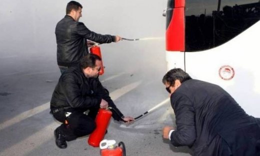 Πυρπόλησαν το πούλμαν του Ολυμπιακού!