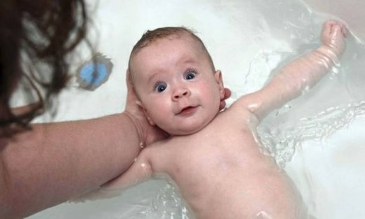 Τι πρέπει να προσέχετε κατά τη διάρκεια που κάνετε μπάνιο το μωρό σας