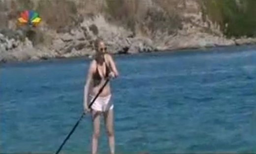 Νάντια Μπουλέ: Τραβάει κουπί στη Μύκονο