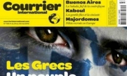 «Έλληνες, ένας πικραμένος λαός» στο εξώφυλλο του γαλλικού Courrier International