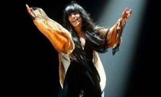 H νικήτρια της Eurovision τραγουδά για τους Έλληνες φορολογούμενους! (video)