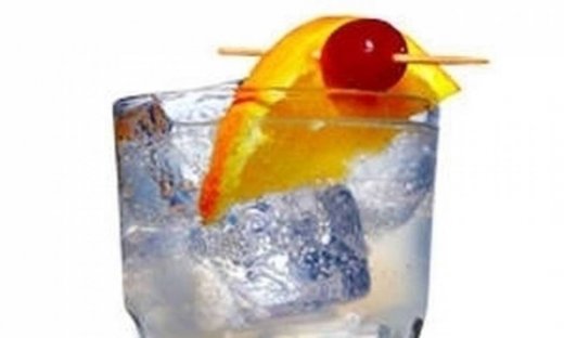 Tom Collins: Αυτό είναι το δροσιστικό ποτό σου για σήμερα το απόγευμα (από τα χεράκια σου)!