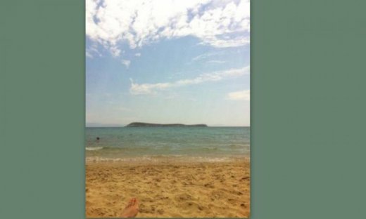 Ποια παρουσιάστρια απόλαυσε αυτή την παραλία;
