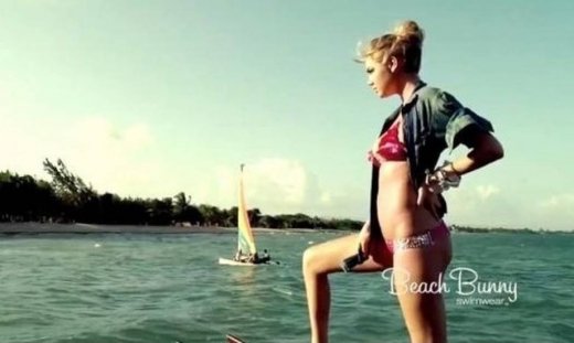 Η… ειρηνοποιός Kate Upton ξαναχτύπησε! (photos+video)