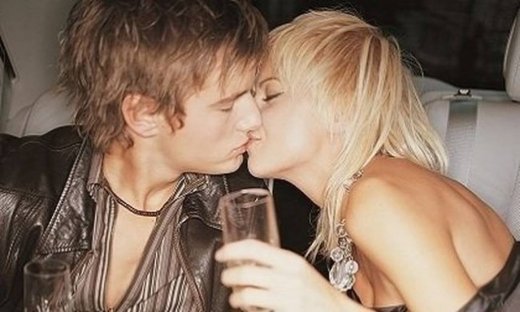 Με τον αδερφό της κολλητής έχει άλλη χάρη