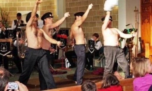 Ποιοί Έλληνες ηθοποιοί θα γδυθούν στο θέατρο;