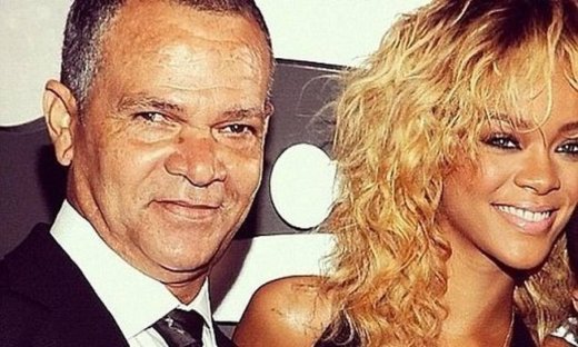 Rihanna: Μου λείπει ο μπαμπάς μου!