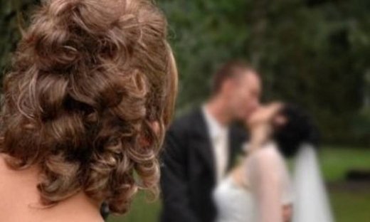 Να καλέσω τους πρώην στο γάμο μου;