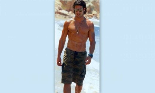 Κορίτσια ο… Νίκος Αναδιώτης