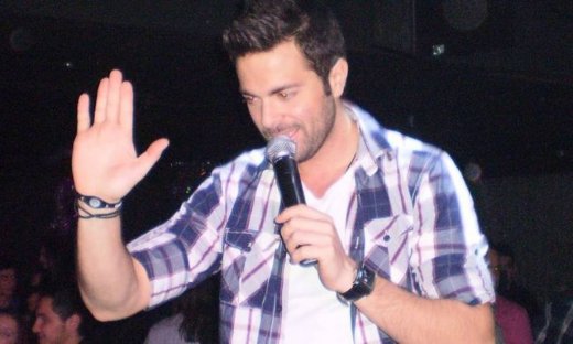 Ηλίας Βρεττός: «Μου αρέσει να προκαλώ στην προσωπική μου ζωή»