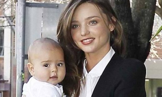 Miranda Kerr: Δεν έκανα ένεση στη γέννα για να μην τρελάνω το γιο μου στα φάρμακα!