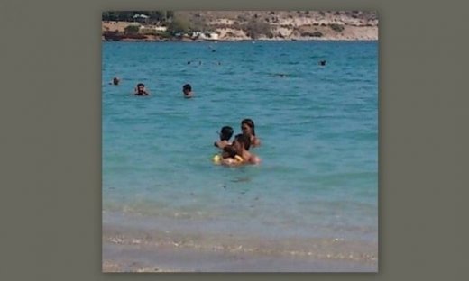 Παπαράτσι Αγγελική Ηλιάδη: Δείτε τη μάνα κορμάρα στην παραλία με τον γιο της! (Nassos blog)