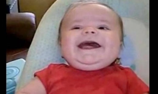 Τα πιο αστεία γέλια μωρών σε ένα βίντεο