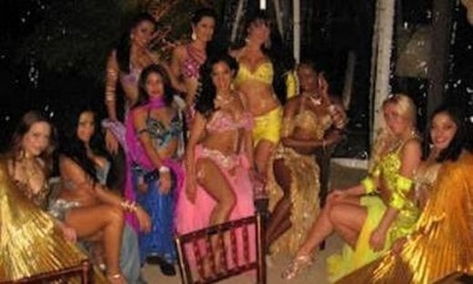 Πέθανε μετά από ομαδικό όργιο με τις 6 συζύγους του!