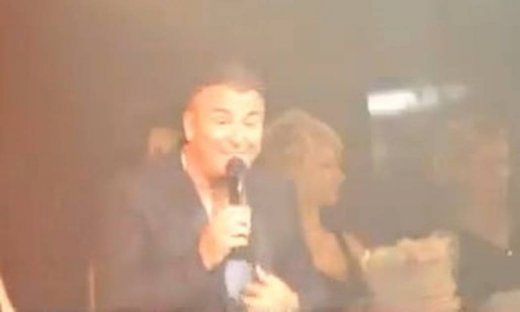 Αντώνης Ρέμος: Ολοκλήρωσε τις εμφανίσεις του στην Αθήνα