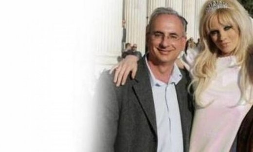 Τζούλια Αλεξανδράτου: Η συνάντηση με τον πατέρα της και το τέλος της κόντρας!!! (Nassos Blog)