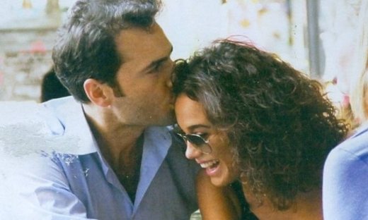 Το τρυφερό φιλί του Μπουγιούρη στην Πλάκα!