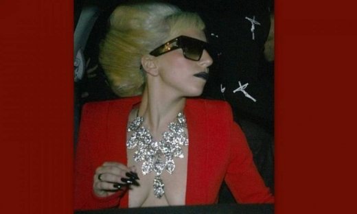 Δείτε τη Lady Gaga να φωτογραφίζεται ολόγυμνη!