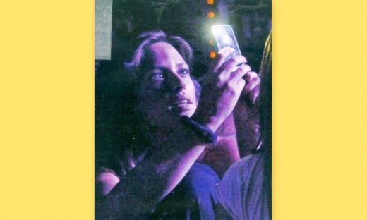 Σίσσυ Χρηστίδου: Ποιον τραβάει στο κινητό της με τόσο ενδιαφέρον;