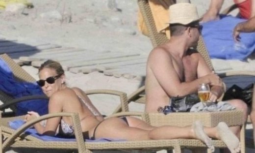 Bar Refaeli: Συνεχίζει ακάθεκτη (και sexy) τις διακοπές της στη Μύκονο